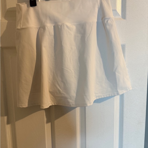 Vuori Women's White Tennis Skirt - Picture 2 of 5